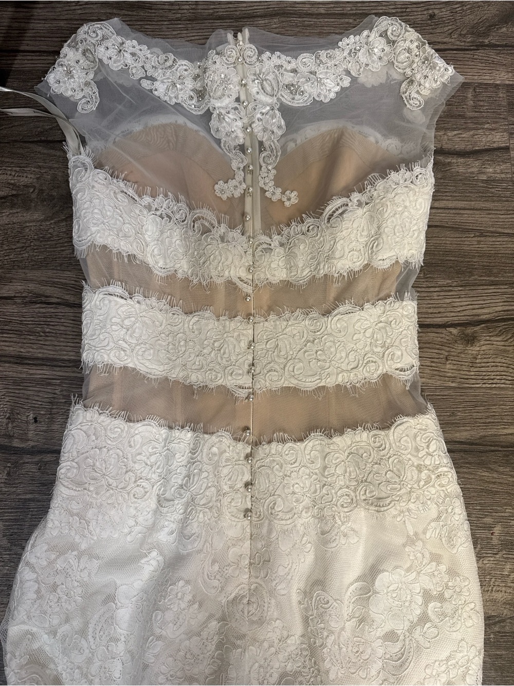 Isabelle Armstrong
Wedding Dress in White - Picture 3 of 10
